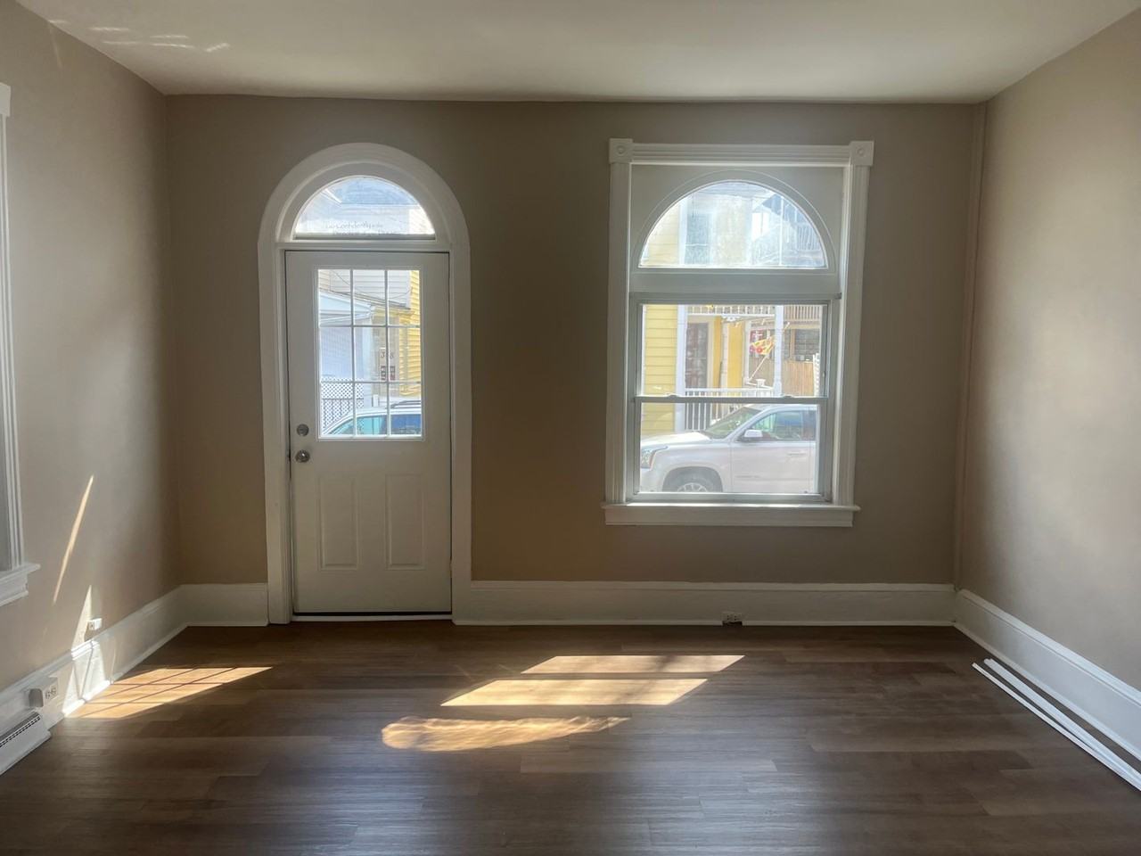 307 N Locust St - Photo 3 of 13