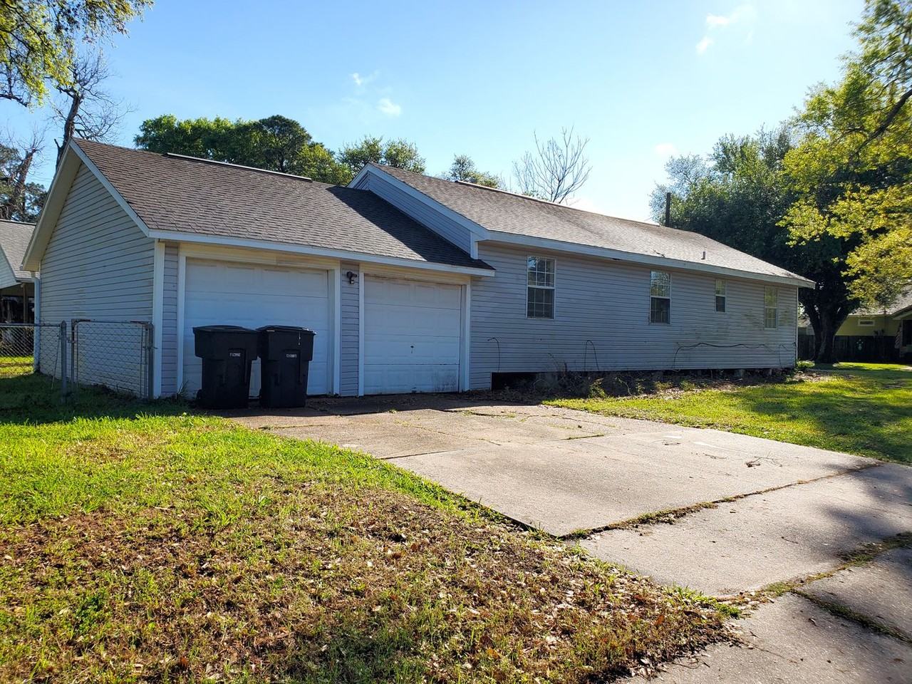 1624 Franklin Ave - Photo 2 of 19