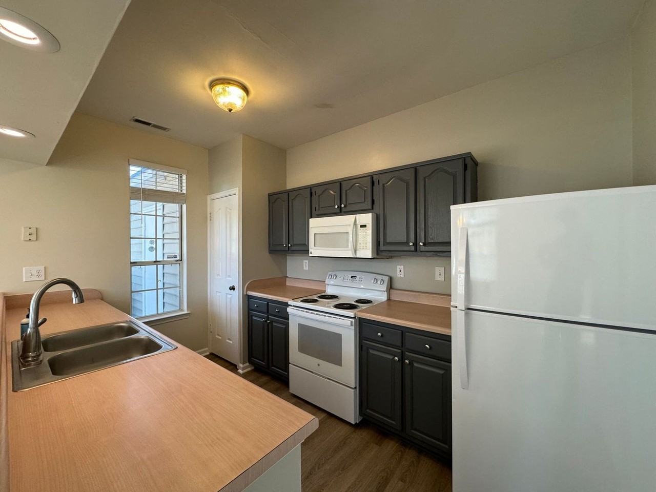 540 Furman Ct - Photo 3 of 19
