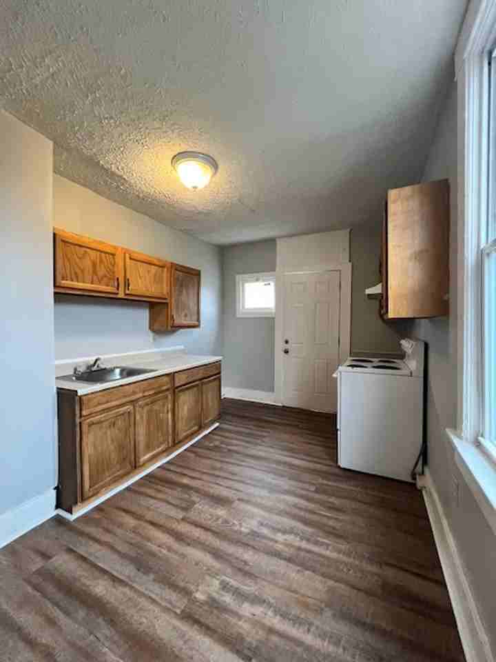 2316 2nd St Sw - Photo 4 of 11