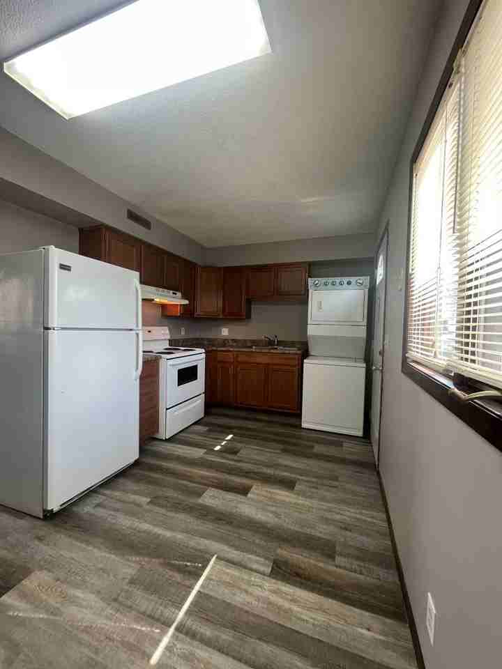 2801 Pear - Photo 2 of 7