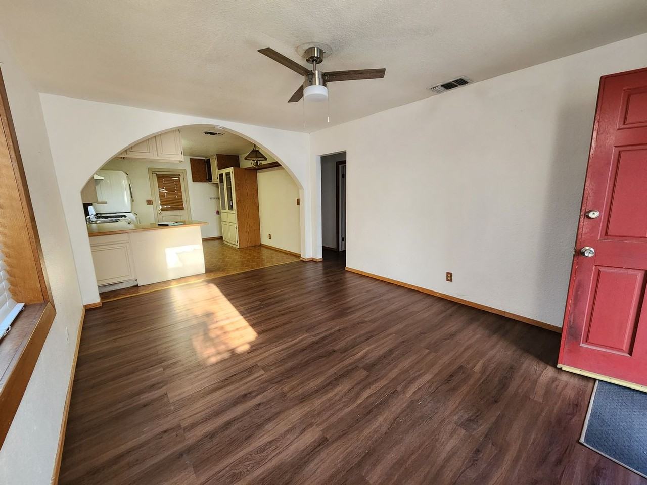 1530 49th St - Photo 3 of 7