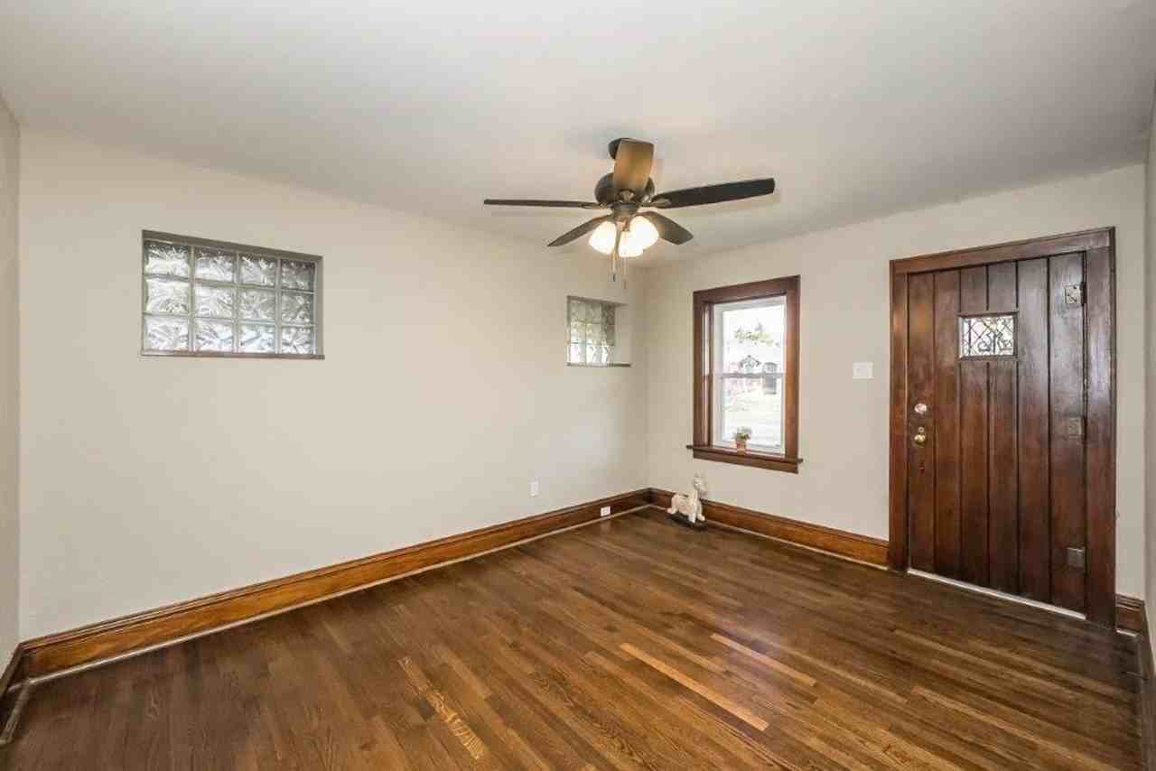 5336 Chippewa St - Photo 3 of 15