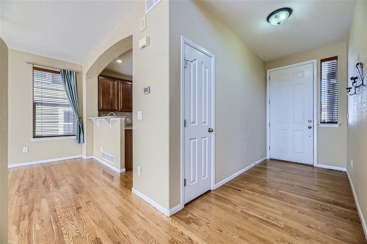 10679 Cedarcrest Cir - Photo 4 of 29