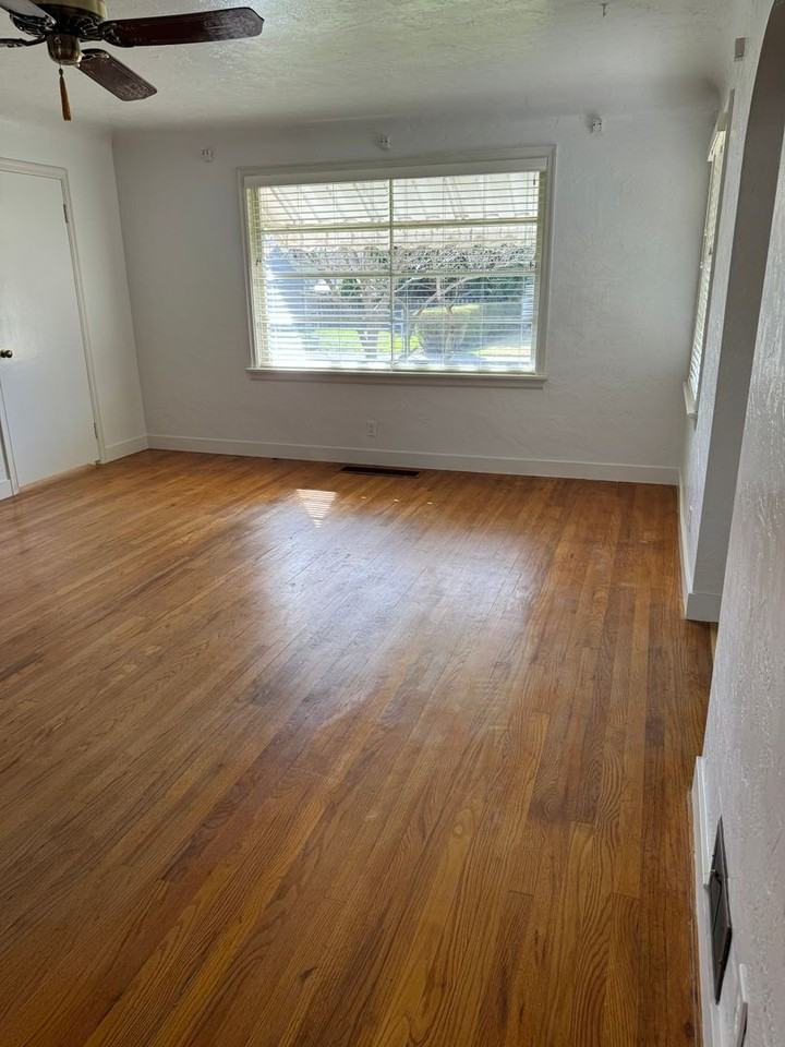 1533 Melrose St - Photo 3 of 24