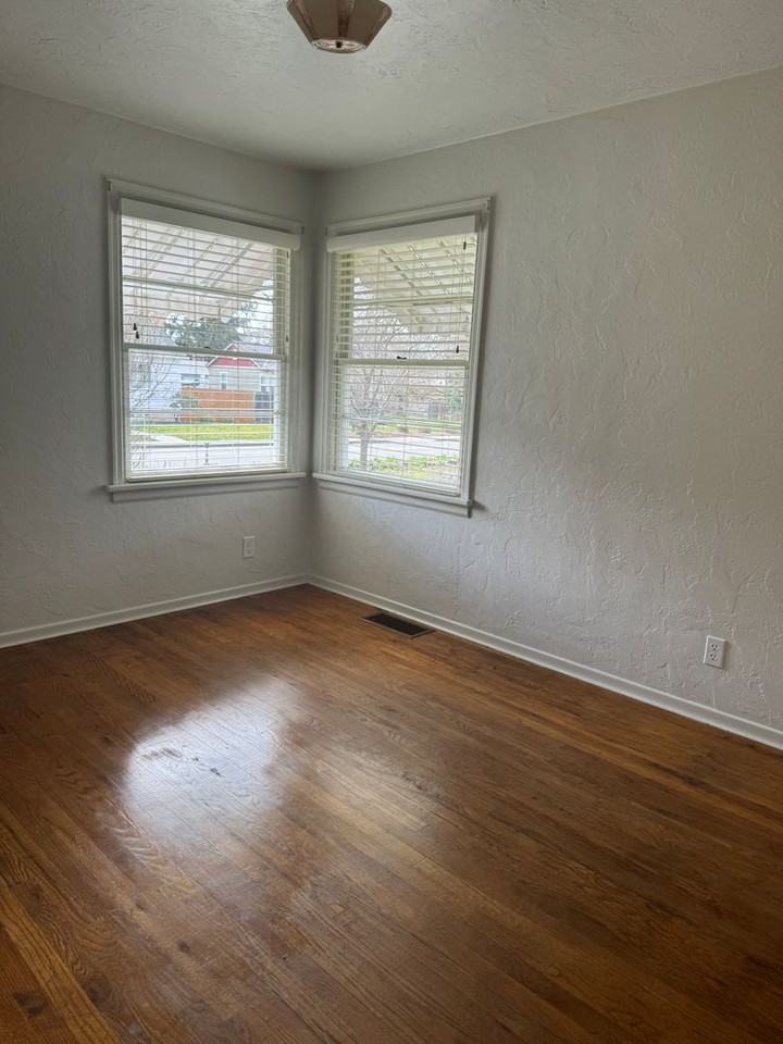1533 Melrose St - Photo 7 of 24