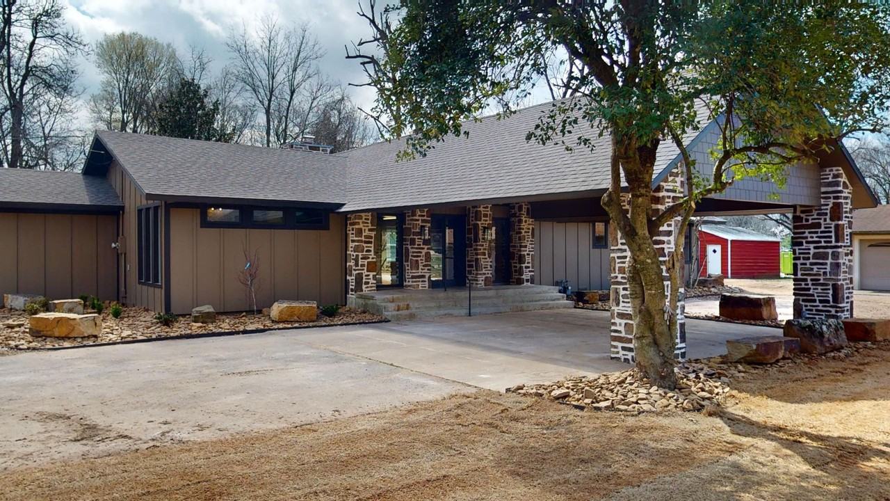 MICHAEL COLE - Photo 2 of 50