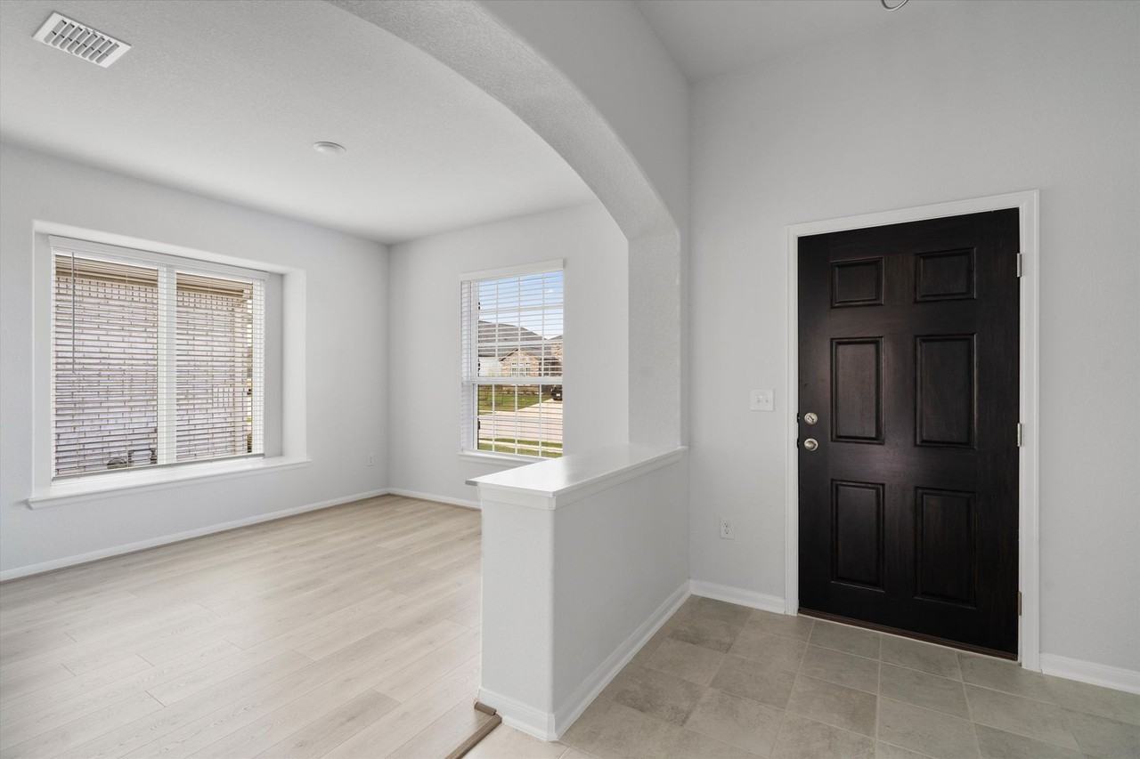 315 Diamondleaf Dr - Photo 3 of 25