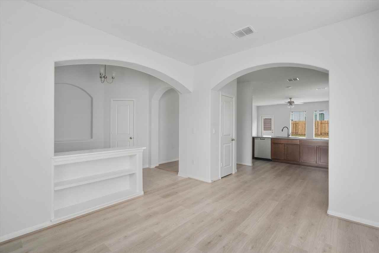 315 Diamondleaf Dr - Photo 4 of 25