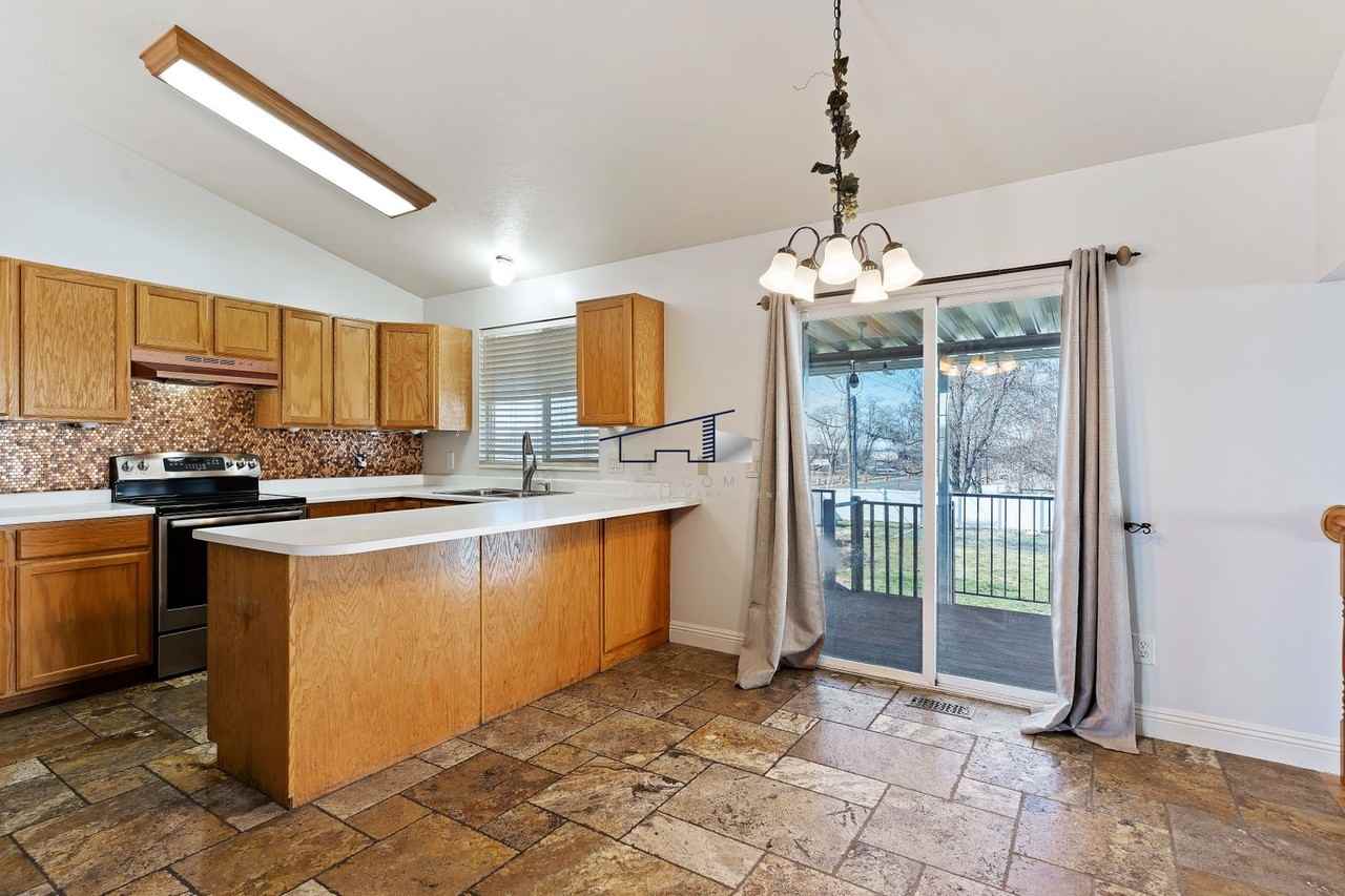 5589 S 3275 W - Photo 2 of 32