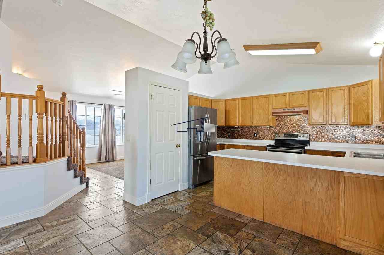 5589 S 3275 W - Photo 3 of 32