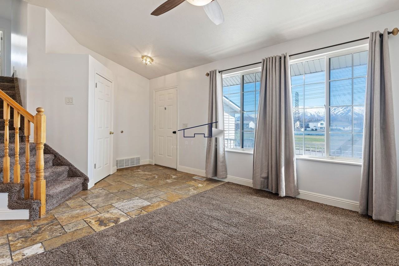 5589 S 3275 W - Photo 6 of 32
