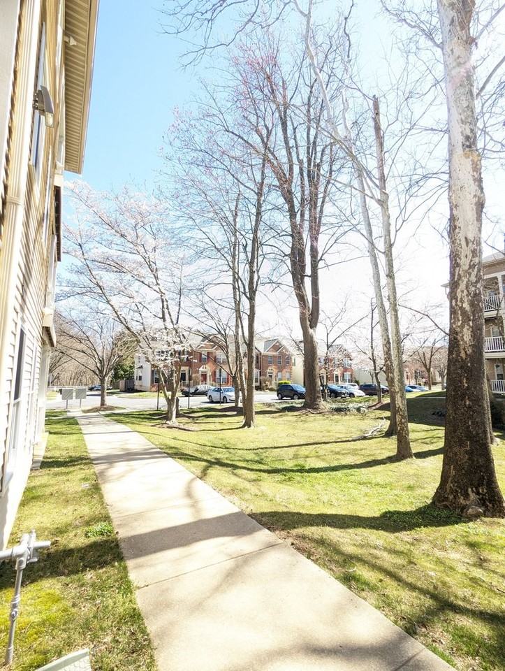 13100 Millhaven Pl #1 - Photo 7 of 35