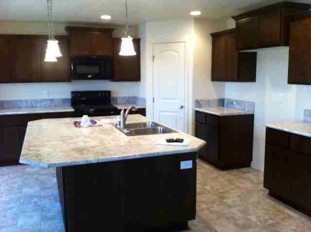 710 7th Ave Ne - Photo 3 of 16