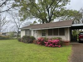 featured image of 1105 N White Oak Rd