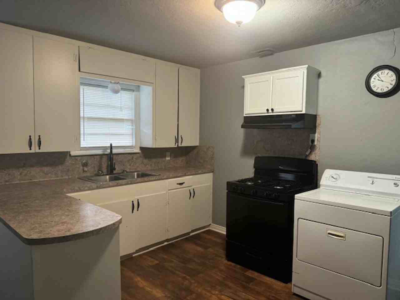 1105 N White Oak Rd - Photo 2 of 14