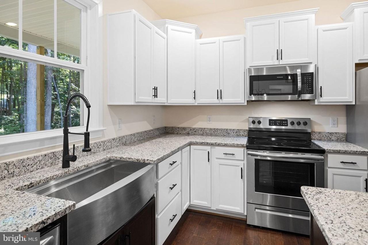 12407 Sickles Ln - Photo 3 of 10