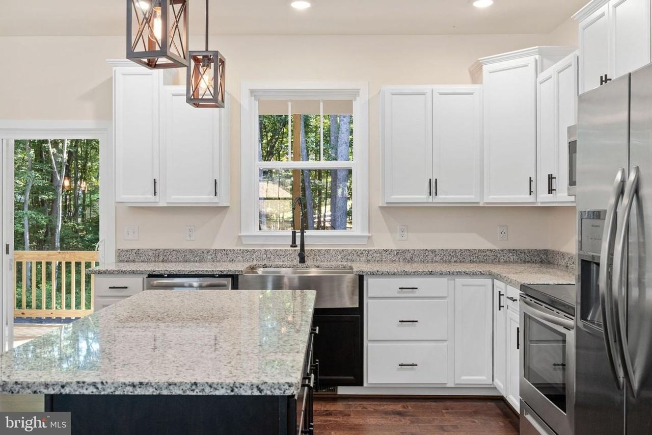 12407 Sickles Ln - Photo 4 of 10