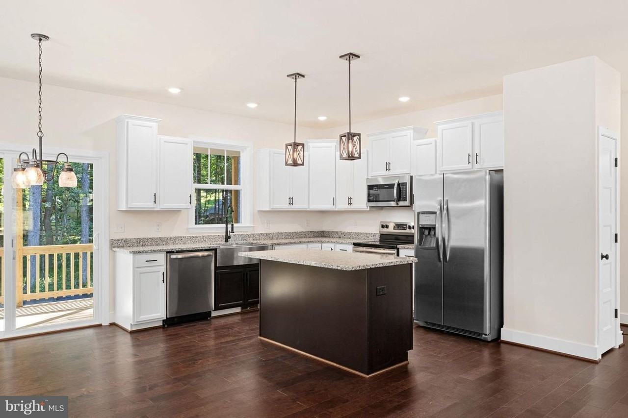 12407 Sickles Ln - Photo 5 of 10