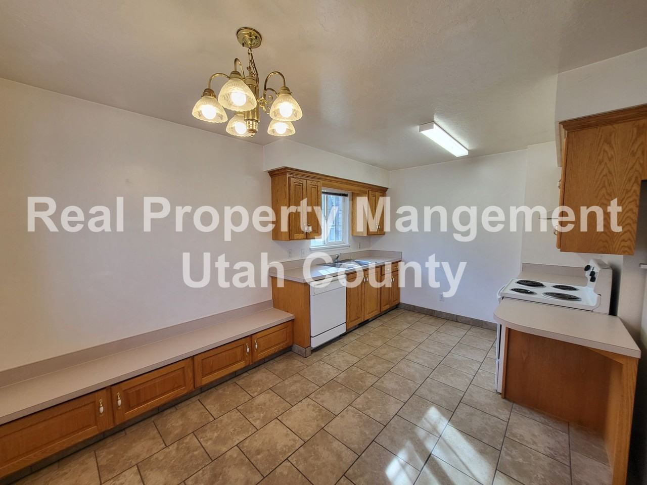 988 E 900 S - Photo 3 of 24