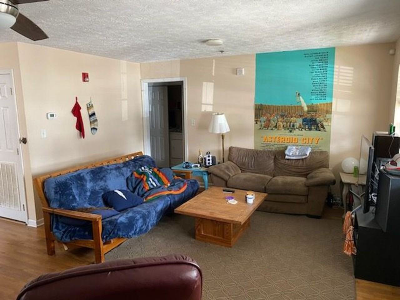 1612 Queen Anne Way - Photo 2 of 9