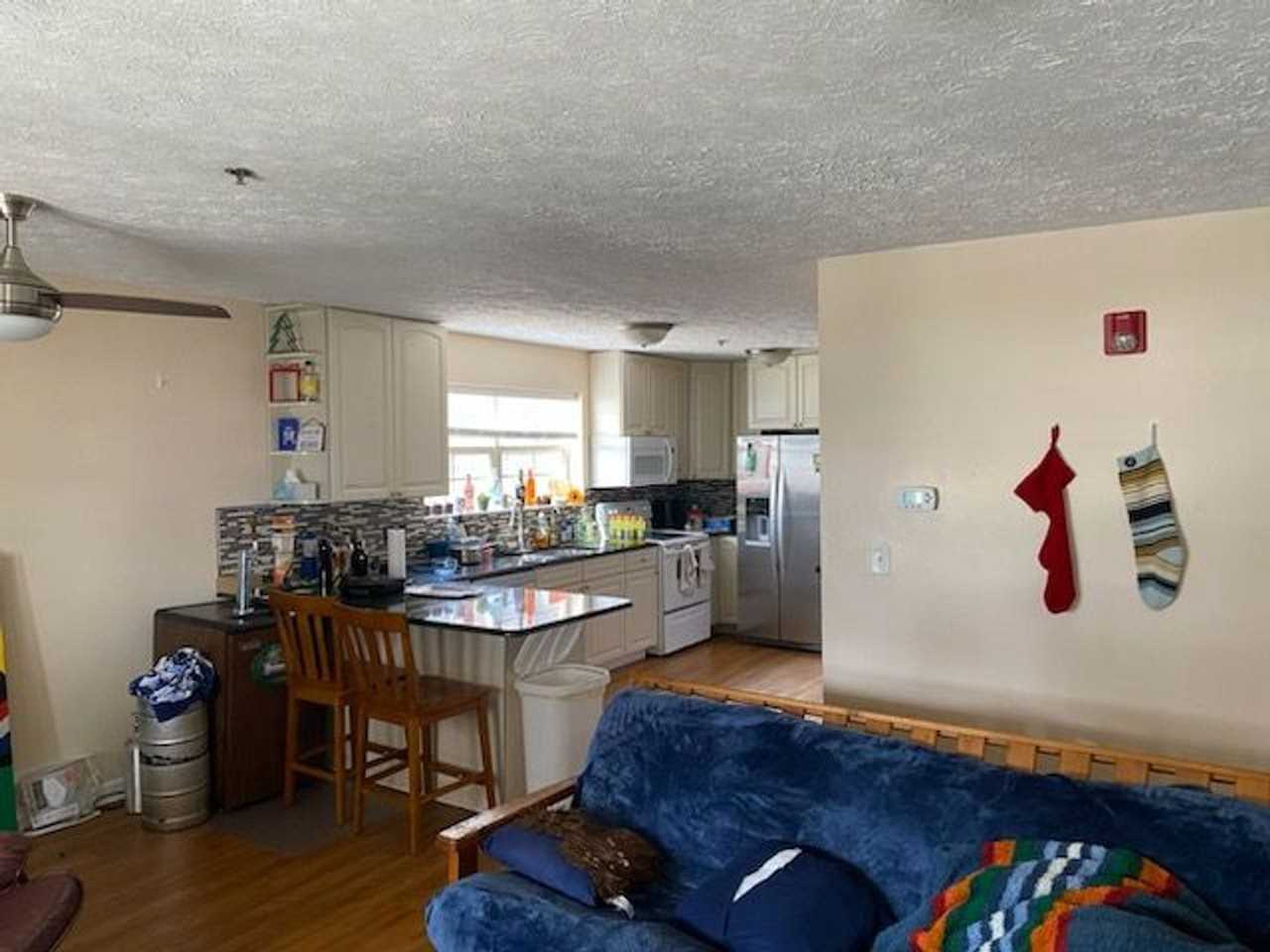 1612 Queen Anne Way - Photo 3 of 9