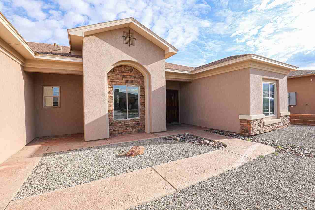 557 Tierra Bella Dr - Photo 2 of 45