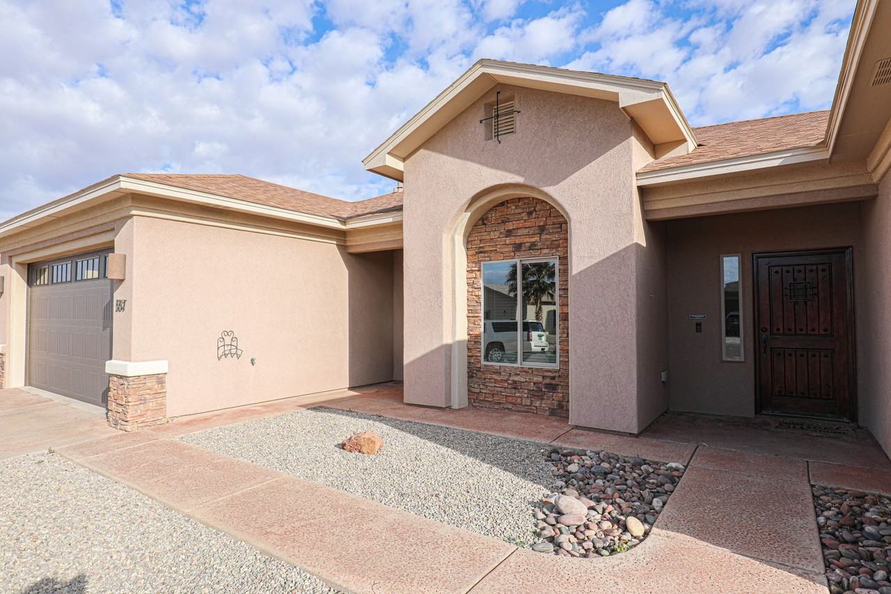 557 Tierra Bella Dr - Photo 3 of 45