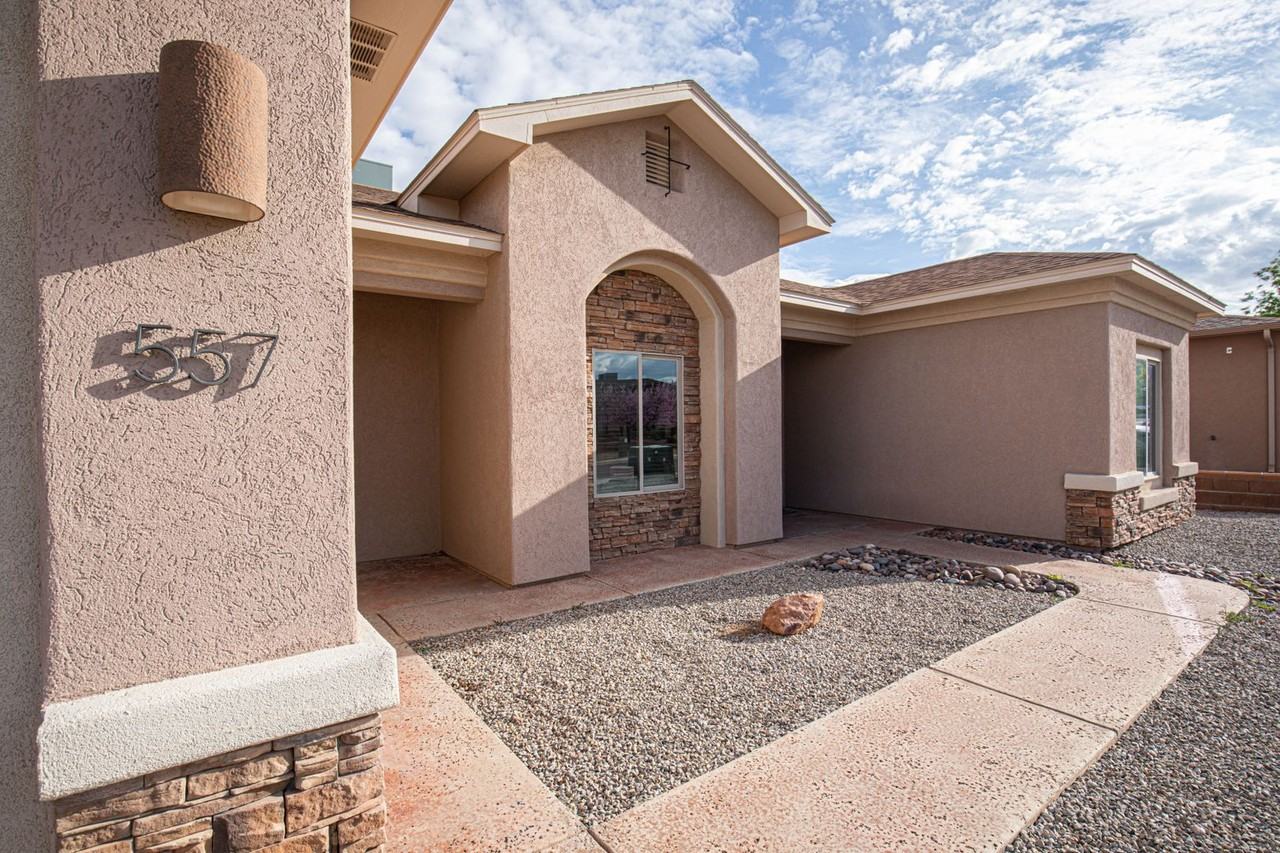 557 Tierra Bella Dr - Photo 4 of 45