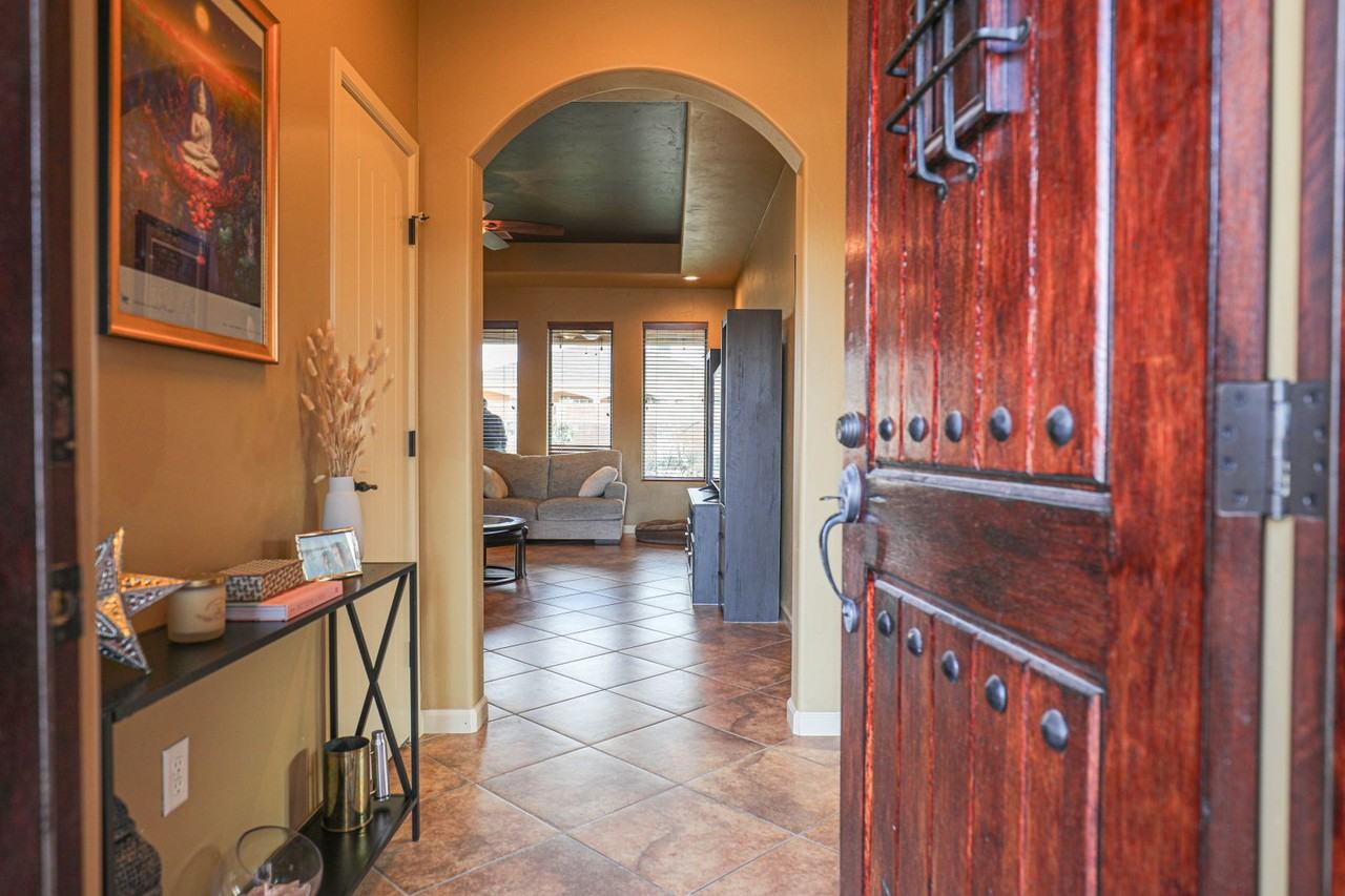 557 Tierra Bella Dr - Photo 5 of 45