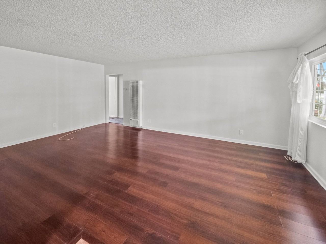 284 San Angelo Ave - Photo 3 of 19