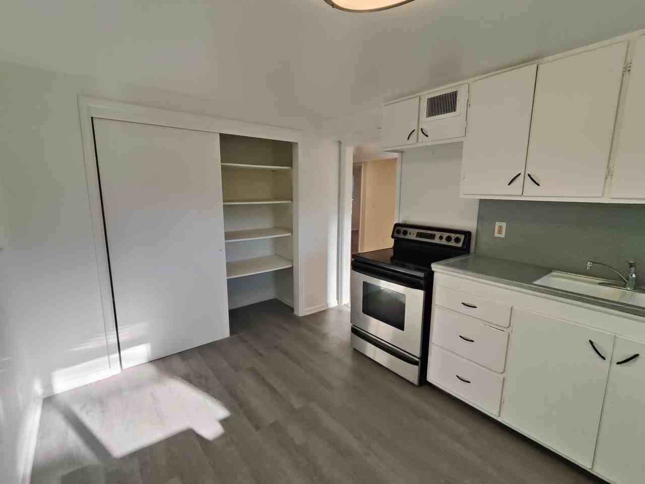 421 N Oakley St - Photo 2 of 15