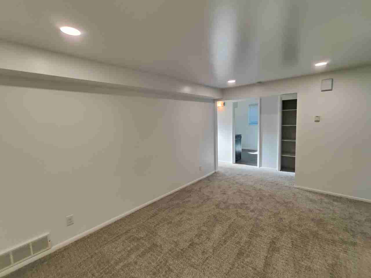 421 N Oakley St - Photo 3 of 15