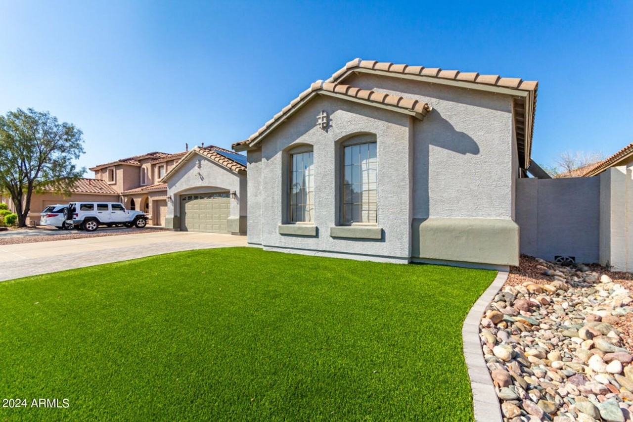 13628 W San Miguel Ave - Photo 3 of 38