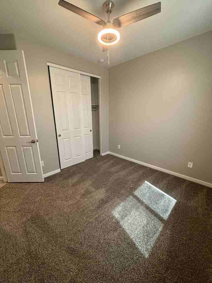 1057 S 175th Dr - Photo 3 of 25