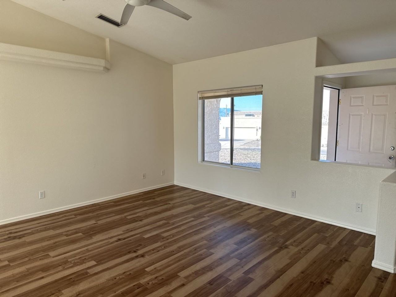 1340 Garvey Dr - Photo 5 of 21