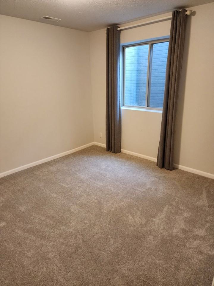 7308 N 167th Ave - Photo 3 of 16