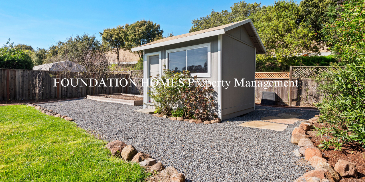 151 Kenwood Ct - Photo 3 of 16