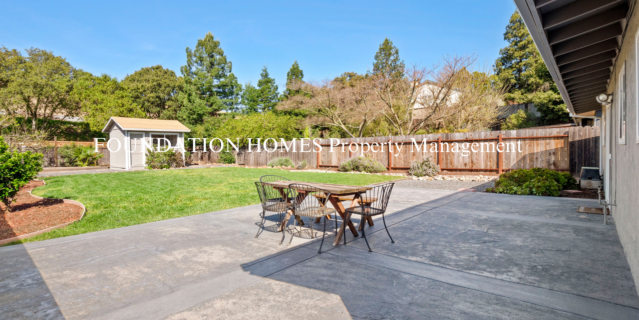 151 Kenwood Ct - Photo 2 of 16