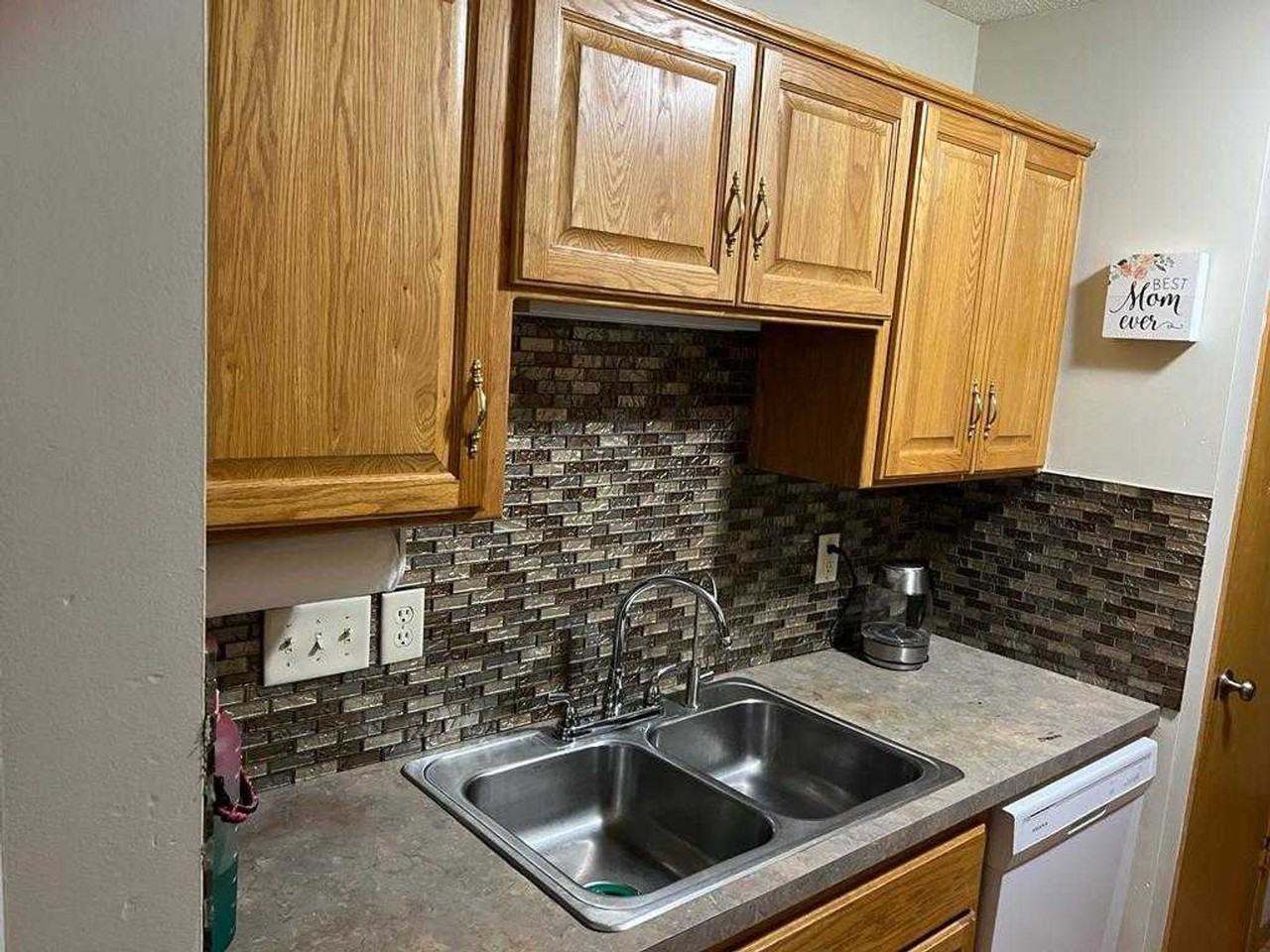 12120 Zealand Ave N - Photo 3 of 29