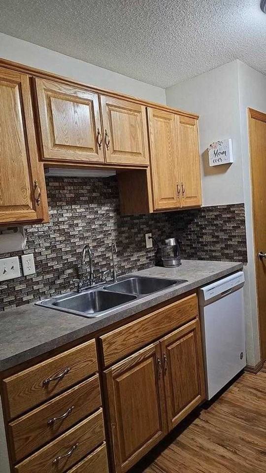 12120 Zealand Ave N - Photo 5 of 29