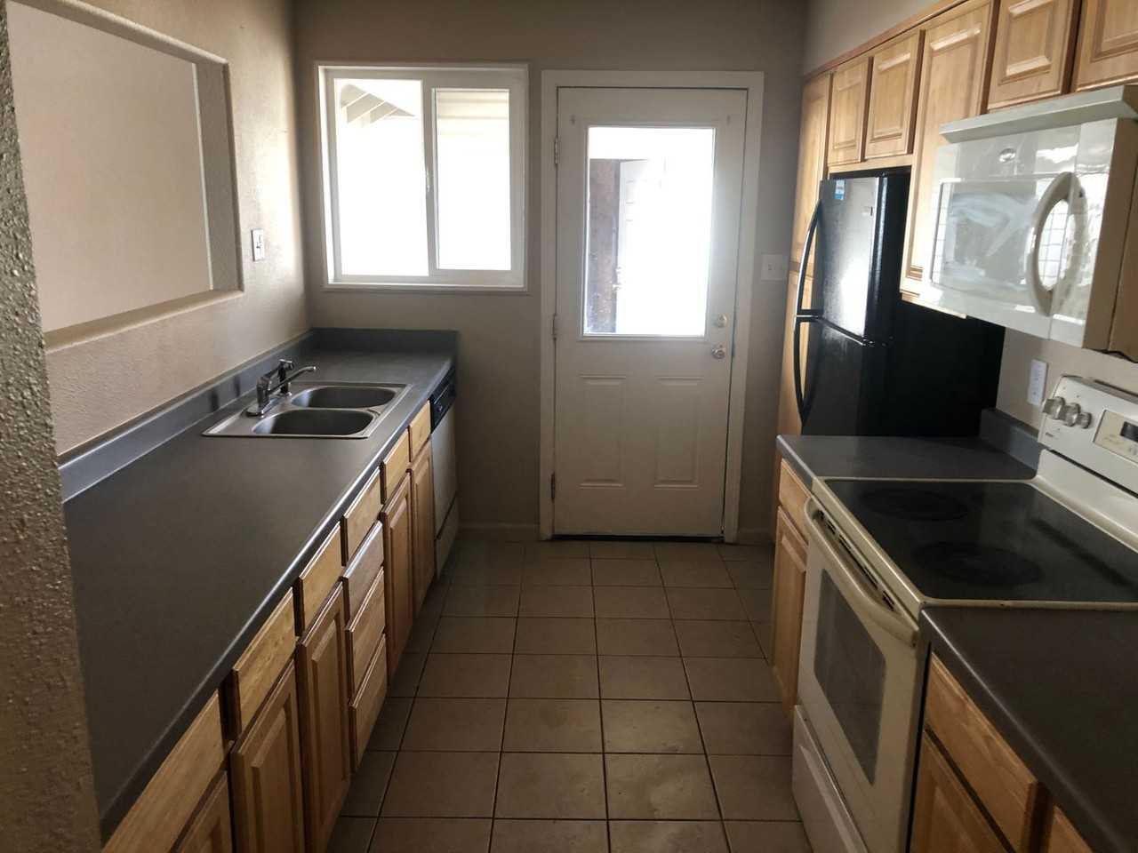 5290 Cascade St - Photo 4 of 12