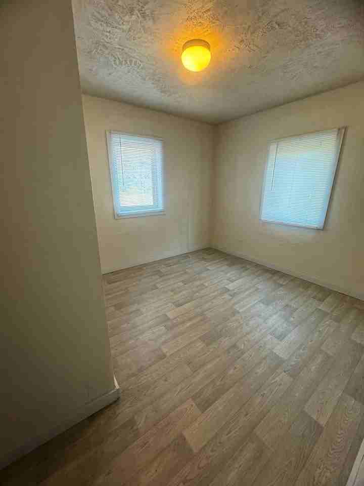 742 N Warren Ave - Photo 3 of 10