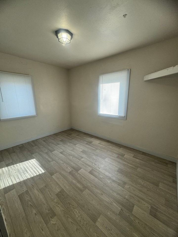 742 N Warren Ave - Photo 4 of 10