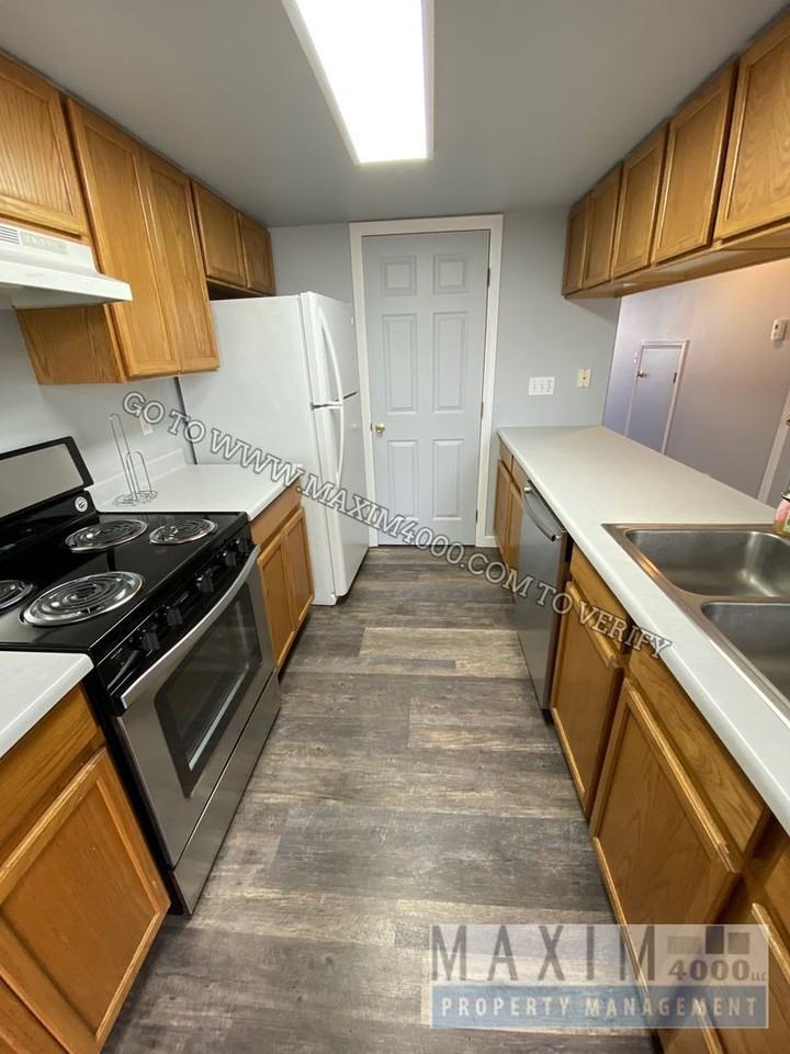 254 Beacon Ct - Photo 3 of 15