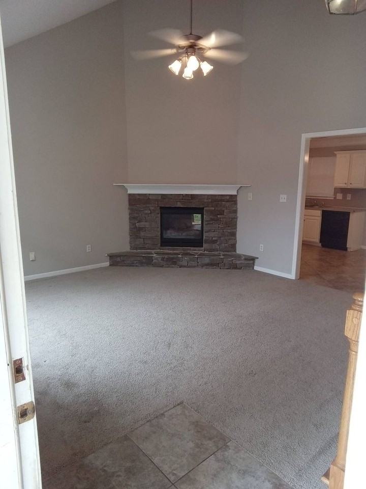 738 Ablow Dr - Photo 3 of 25