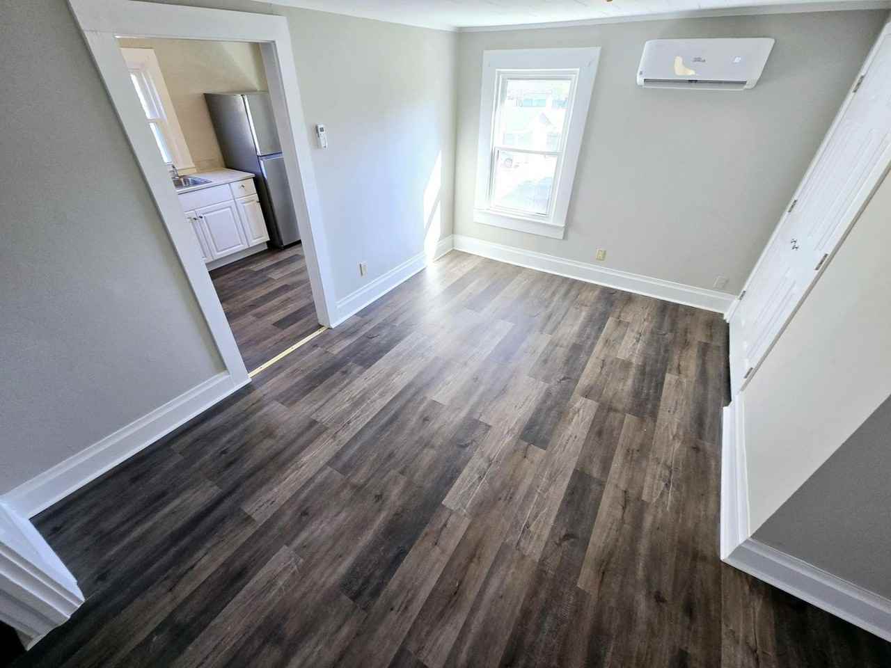 511 Cummings St - Photo 6 of 11