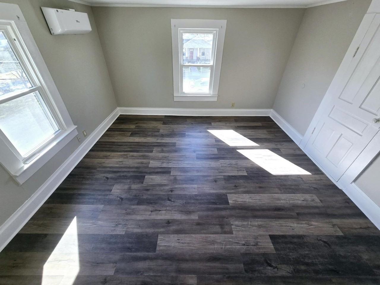 511 Cummings St - Photo 7 of 11