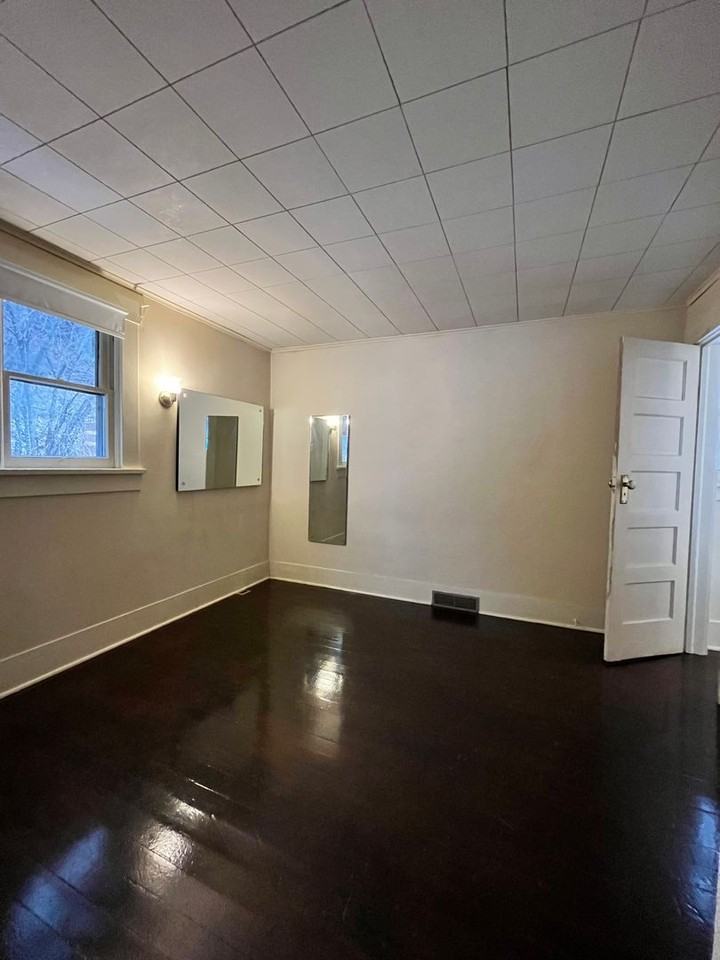 132 King St - Photo 2 of 8