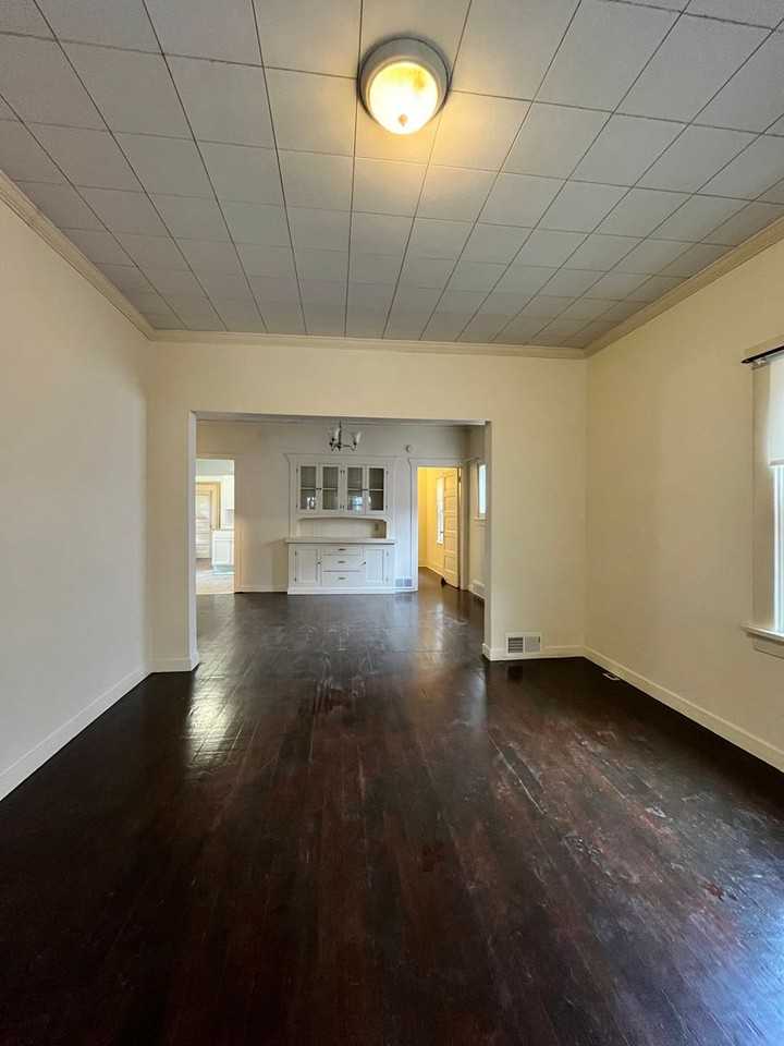 132 King St - Photo 3 of 8